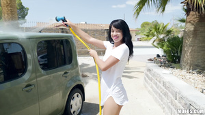 Tattooed stallion fucks easygoing ebony babe in POV