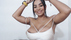 Venezuelan Girl Spreads Rear End Cheeks So Close