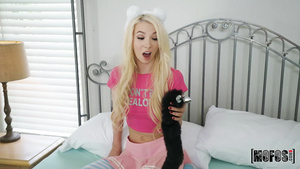 Kenzie Reeves rides cock of Oliver Flynn in hardcore style