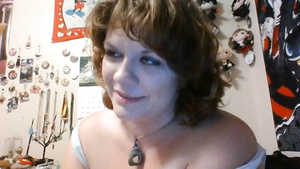 Aged chubby camwhore got high before masturbating