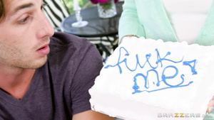 Handsome Young Man Is Gonna Lick Posh MILF's Pussy