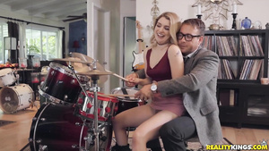 Hot blondie bares pussy to please a well-hung drummer