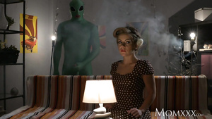Horny housewife gets deep pussy pounding from alien