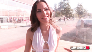 Lilu Moon Gets Invited for a Free Massage on Erotic Festival