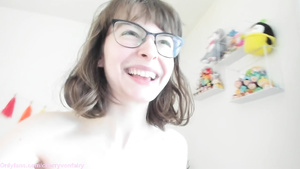 Hot busty babe webcam Pussy Rubbing