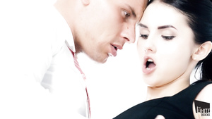 Heart-Stopping Brunette Sucks A Shaved Dick Of Her Lover