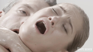 Hot Babe Porn Video Creampie After Massage