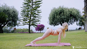Alecia Fox & Ginebra Bellucci - The Yoga Teacher 3Some Sex