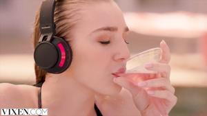 Blonde VIXEN Kendra Sunderland Cheats With Her Horny Boss