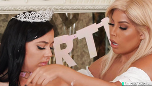 Lesbian squirting and assfuck humping