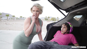 Dee Williams takes lightheaded dude Ricky at her home for sex fun