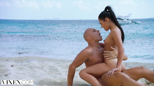 Spic Sugar Baby Satisfies her Daddy on Vacation