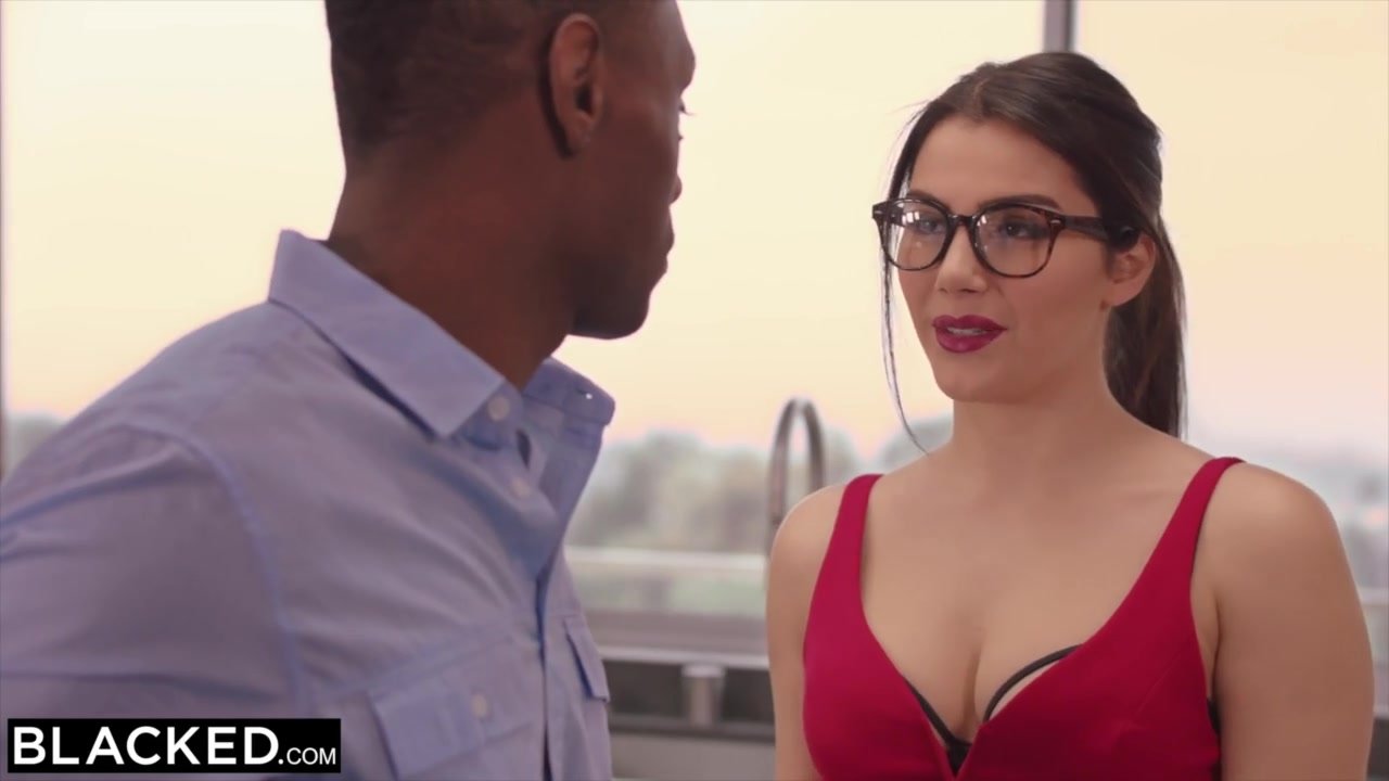 BLACKED Valentina Nappi Takes the Biggest BIG BLACK DICK in the World -  Julio gomez / Xozilla.com