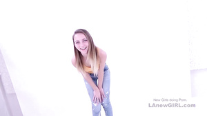 Ravishing babe pleases one-eyed snake deep throat at audition