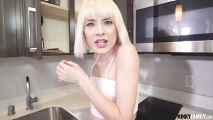 Kinky Family - Jessie Saint - Banging blond stepsis ag