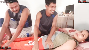 Delhi College 18Yo Schoolgirl Girl And Boys Having Fun In Room