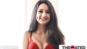 Eliza Ibarra Has A Huge One-Eyed Snake Introduced To Her Face