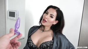 Gorgeous MILF Vivienne Wynter horny adult video