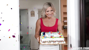 Curvacious cougar horny xxx video