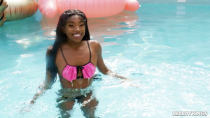 Ebony spinner wants big white meatpole