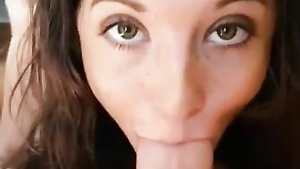 Beautiful Chick Uses Her Pretty Mouth To Please Me