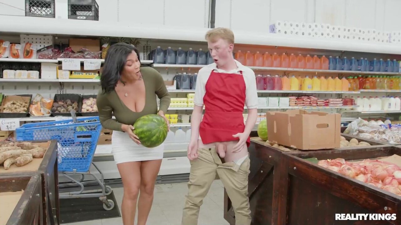 Chubby MILF Ashlyn Peaks Gets Grocery Store Cock  Xozilla.com