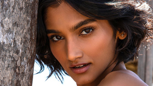 Indian mommy beauty outdoor striptease