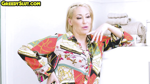 Greedy lez mommy with big breast licks hairypussy in bath