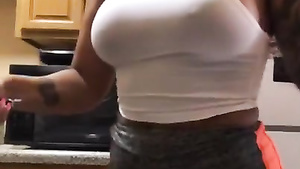 Startender Booty: busty Latina homemade