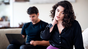 Hung IT guy pounds a giant bum Spic wife