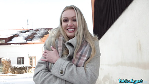 Amber Jayne's Alluring Curves in Outdoor Passion