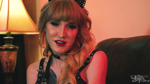 Lena Moon's Solo Passion in Living Room Heat