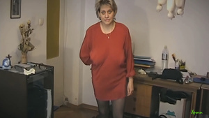 Kinky MILF bitch blowjobs and gets fisted