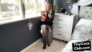 Classy slut commentig small dicks pic