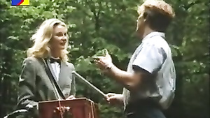 Stunning ladies thank men with pussies for their help