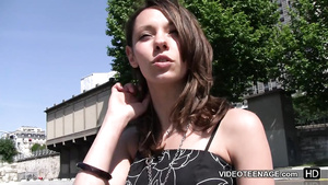 Leslie's Amateur Passion Unfolds in Intimate Homemade Heat